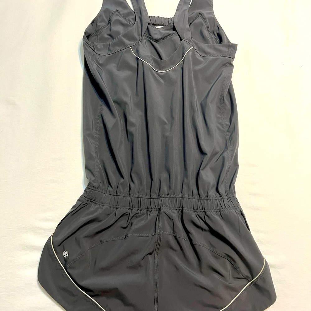 Lululemon gray running romper with liner size 2